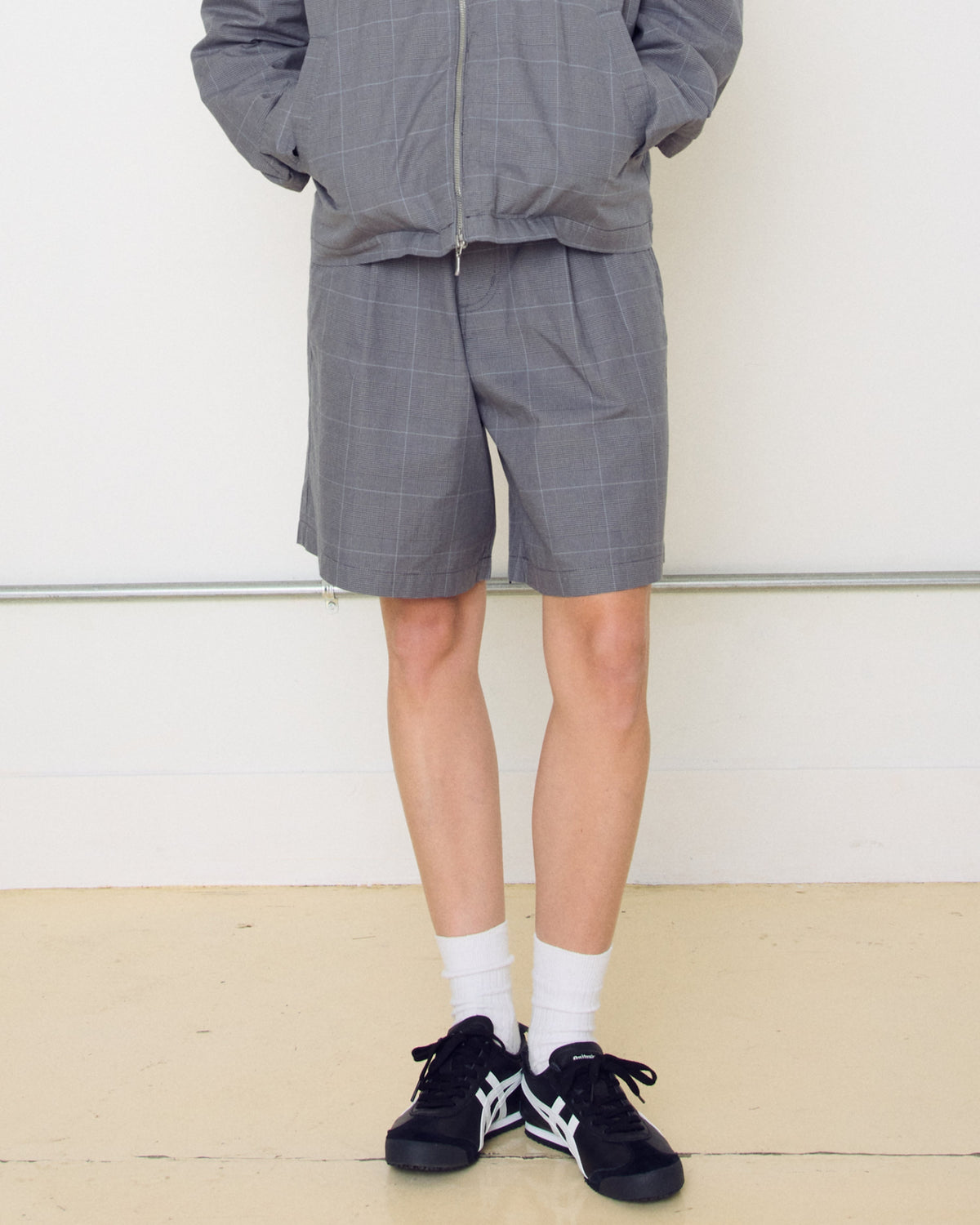 OLIVIA PLAID SHORT - GREY PLAID