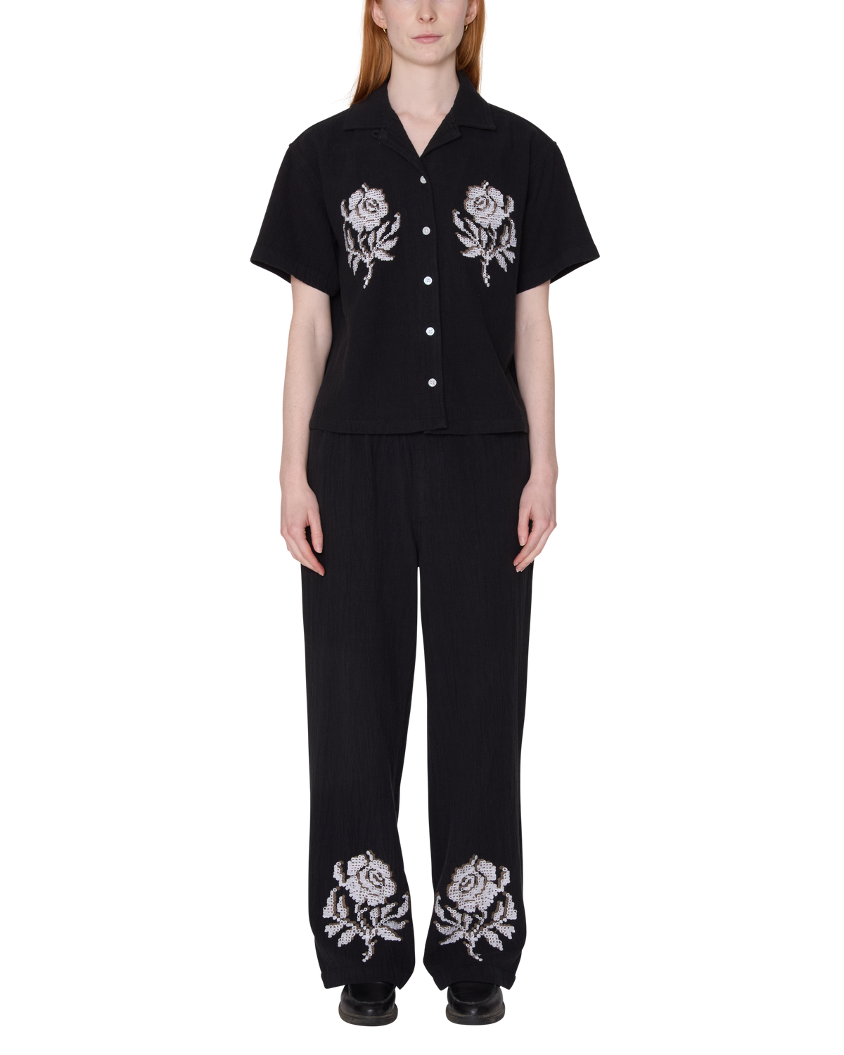 ROSES EMBELLISHED SS SHIRT - OFF BLACK