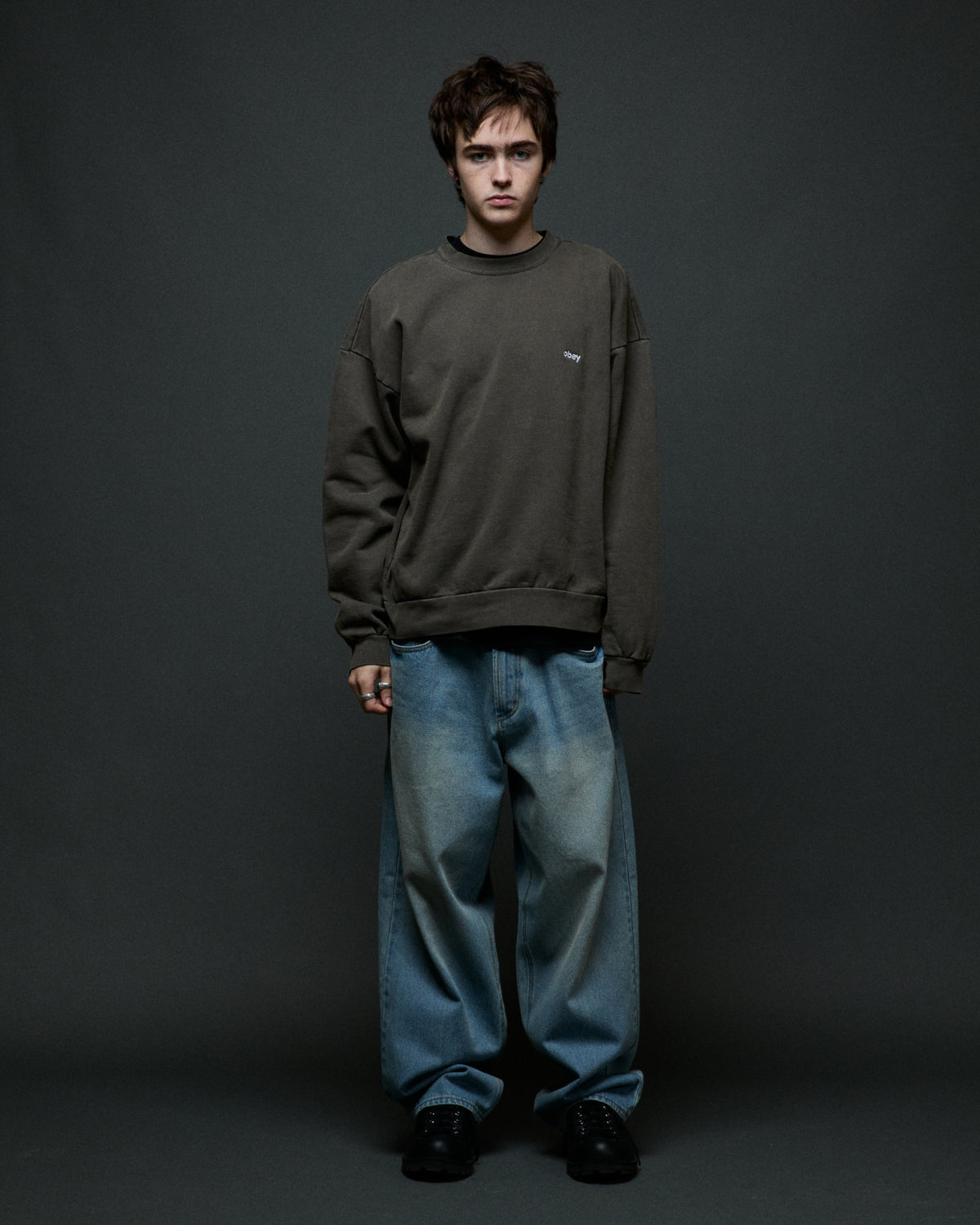 LOWERCASE PIGMENT CREWNECK - PIGMENT BLACK OLIVE