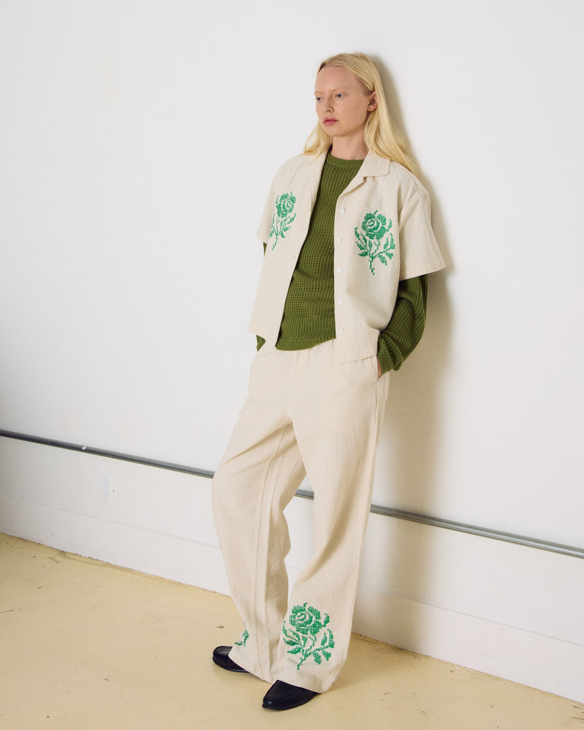 ROSES EMBELLISHED SS SHIRT - NATURAL